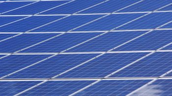 Comment installer des panneaux solaires chez soi ?