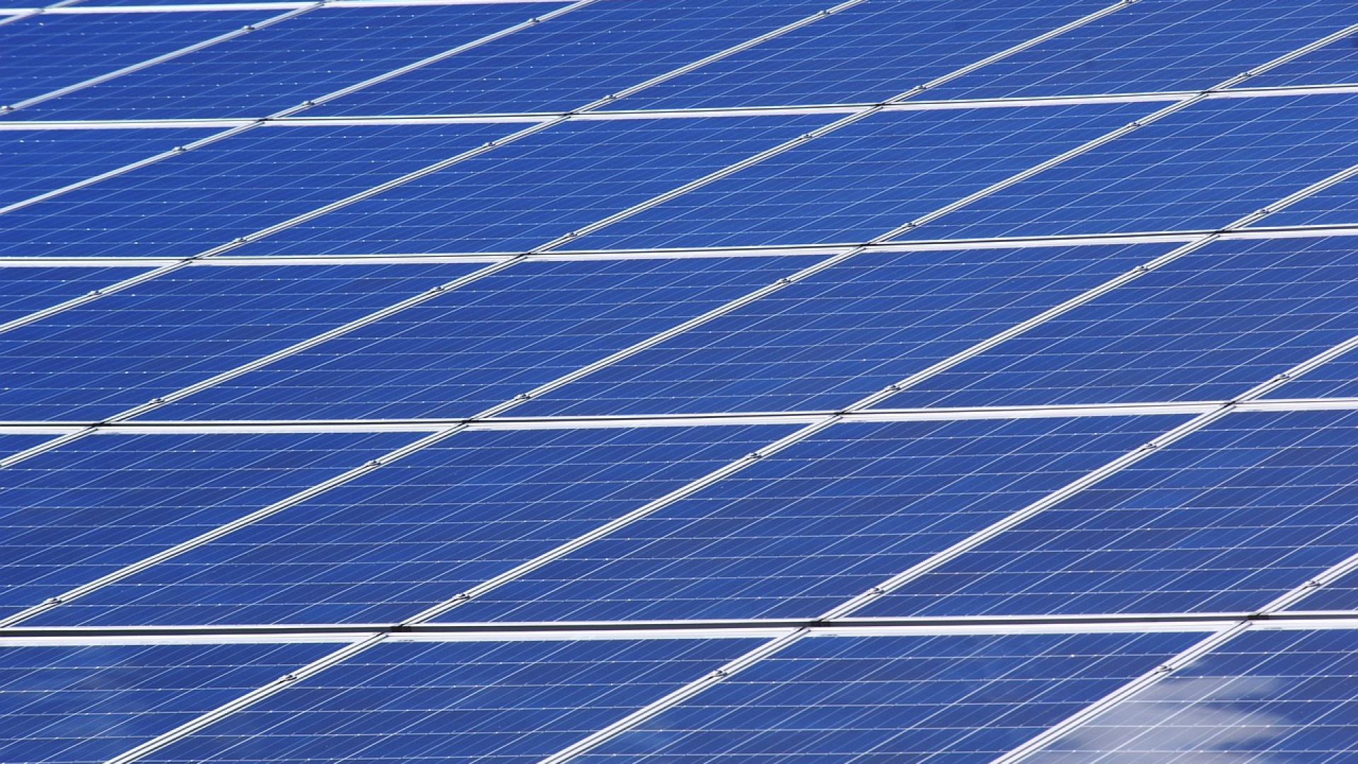 Comment installer des panneaux solaires chez soi ?