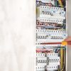 Pourquoi mettre aux normes son système électrique reste essentiel ?