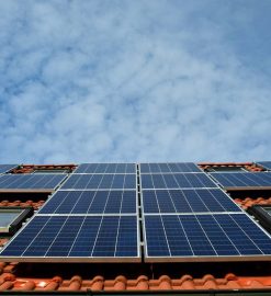 La possibilité de chauffer l’eau de son ballon grâce à des panneaux solaires