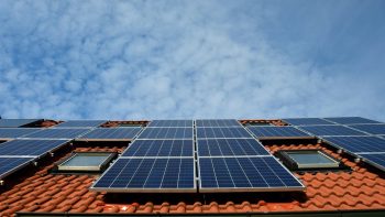 La possibilité de chauffer l'eau de son ballon grâce à des panneaux solaires