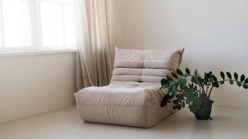 Petit salon carré : les atouts de la méridienne pour un espace optimisé