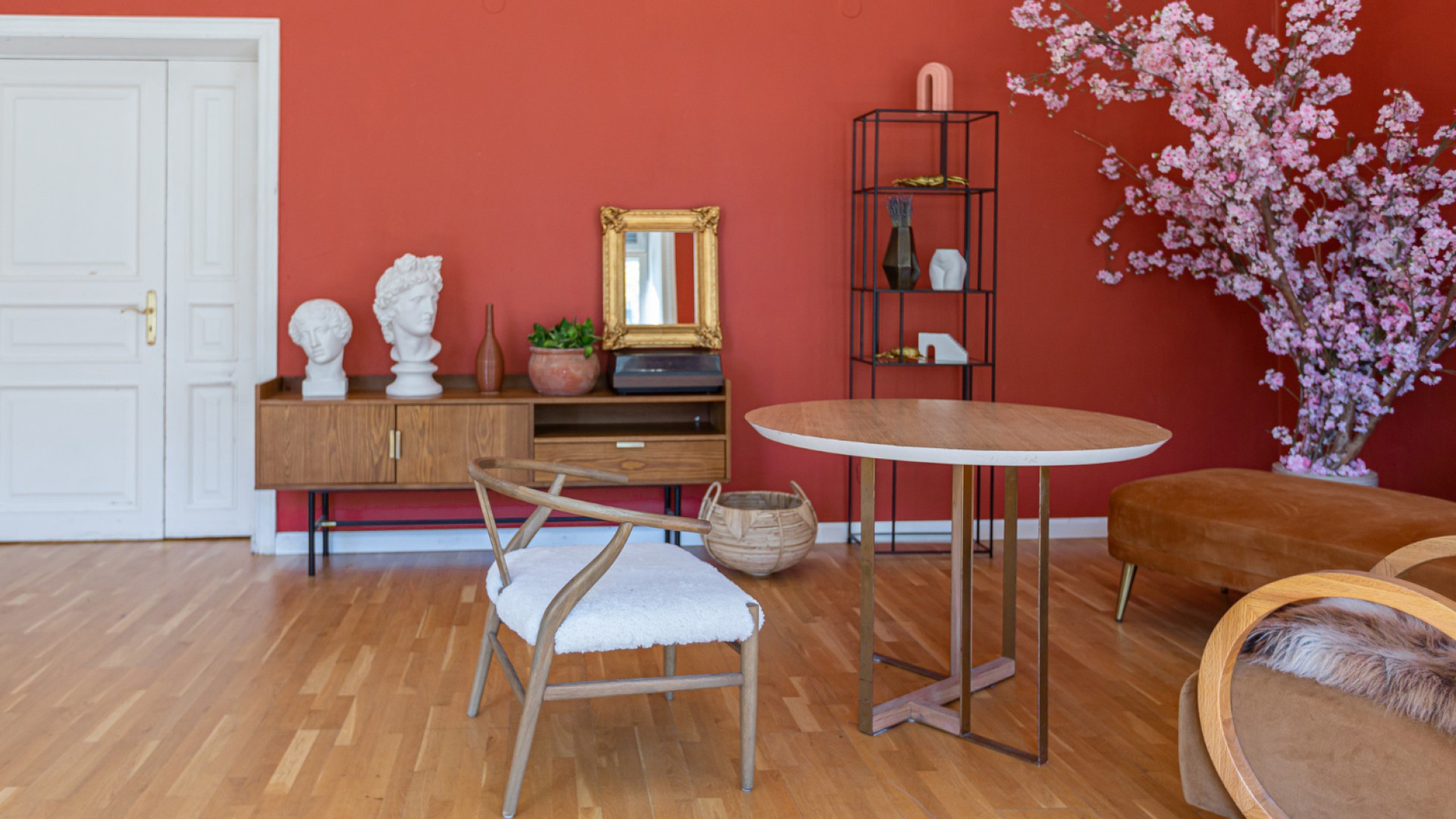 Comment bien associer peinture et matériaux pour un intérieur harmonieux ?