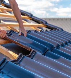 Toiture ancienne vs toiture neuve : le rôle clé du couvreur dans vos projets