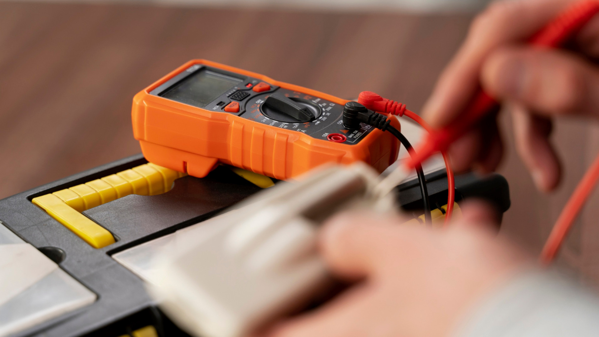 Comment choisir le bon appareil pour vos mesures électriques ?