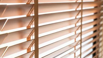 Protéger son intérieur avec des stores et volets parfaitement adaptés à vos ouvertures