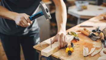 Réparer, installer, aménager : tout ce que proposent les services de bricolage à domicile