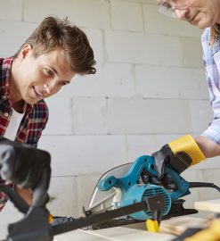 Bricolage à domicile : la location de matériel entre particuliers repense l’outillage