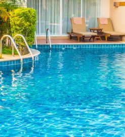 Constructeur de piscines sur mesure : tout ce qu’il faut savoir avant de se lancer