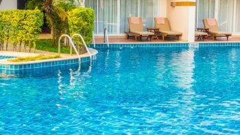 Constructeur de piscines sur mesure : tout ce qu’il faut savoir avant de se lancer