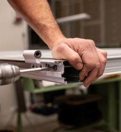 Portes, fenêtres et aménagements : le savoir-faire des menuisiers à Vergeroux